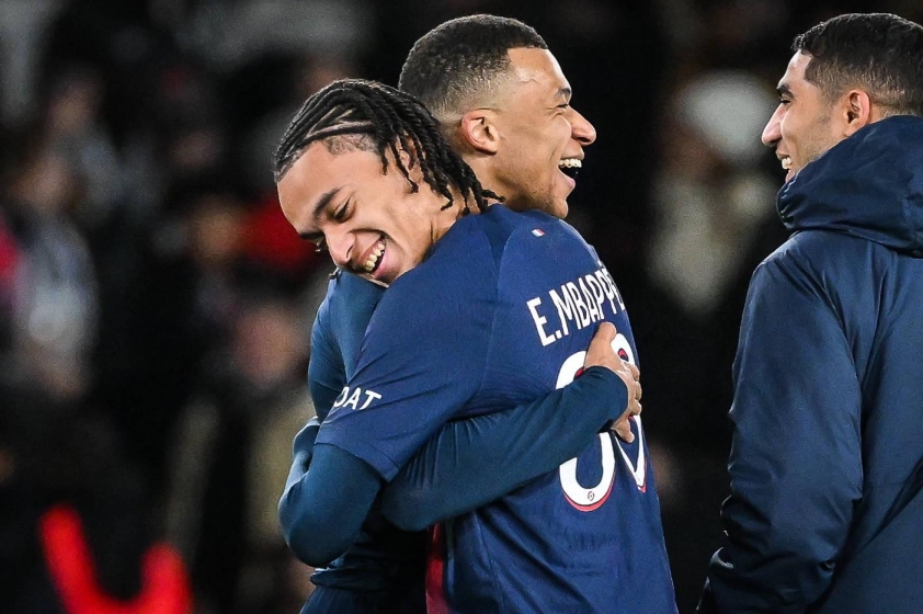 mbappe-brueder-lachen-100